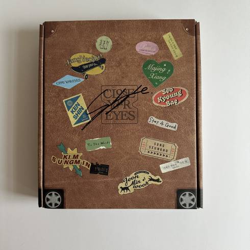 CLOSE YOUR EYES KYOUNGBAE SIGNED
1ST MINI ALBUM 'ETERNALT' (V1)