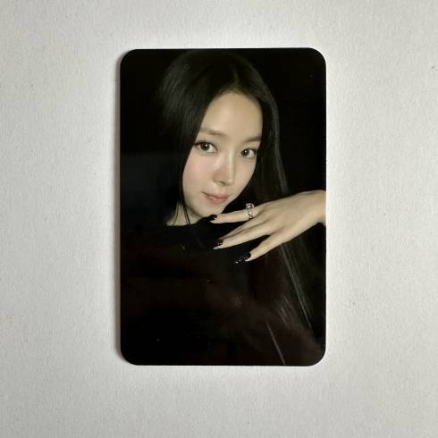 MEOVV
1ST EP ALBUM 'MY EYES OPEN VVIDE' MWAVE PHOTOCARD - NARIN