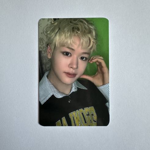 CLOSE YOUR EYES
2ND MINI ALBUM 'SNOWY SUMMER' HELLO82 POB PHOTOCARD - MA JINGXIANG