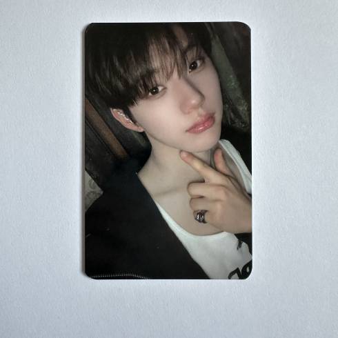 CLOSE YOUR EYES
2ND MINI ALBUM 'SNOWY SUMMER' HELLO82 POB PHOTOCARD - YEOJUN