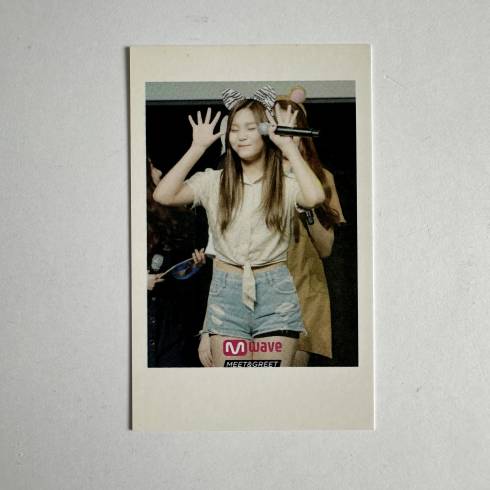 GFRIEND
'PARALLEL' MWAVE MEET & GREET POLAROID PHOTOCARD - UMJI