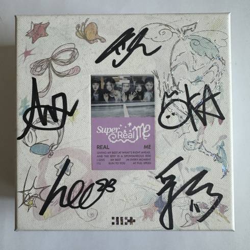 ILLIT SIGNED
1ST MINI ALBUM 'SUPER REAL ME' - REAL ME VERSION