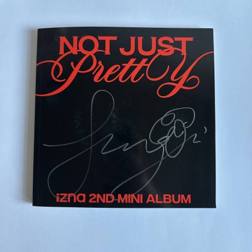 IZNA CHOI JUNGEUN SIGNED
2ND MINI ALBUM 'NOT JUST PRETTY' - PHOTOBOOK VERSION (RACECAR VERSION)