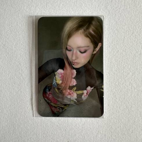 JEON SOMI
2ND EP ALBUM 'CHAOTIC & CONFUSED' MNET PLUS MERCH EVENT PHOTOCARD - VERSION 1