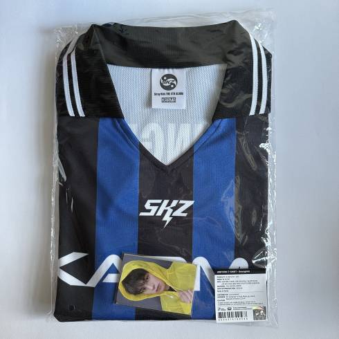 STRAY KIDS
4TH ALBUM 'KARMA' POP-UP STORE MD - UNIFORM T-SHIRT (SEUNGMIN)