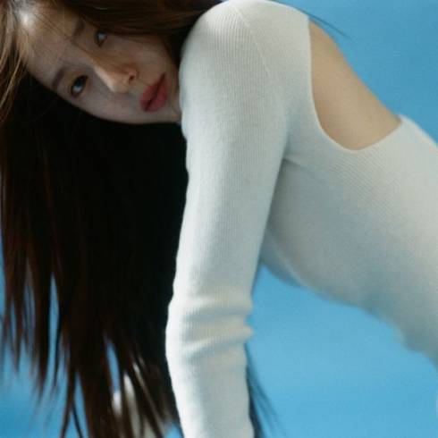 [PRE-ORDER] KRYSTAL -
SOLITARY