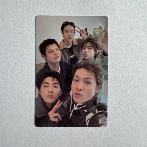 CORTIS -
THE 2ND EP 'GREENGREEN' ALBUM (DICE VERSION) PHOTOCARD - GROUP