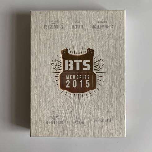 BTS 
MEMORIES OF 2015 (DVD + PHOTOBOOK)