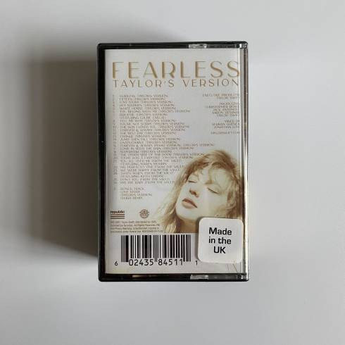 TAYLOR SWIFT 
FEARLESS (TAYLOR'S VERSION) CASSETTE TAPE