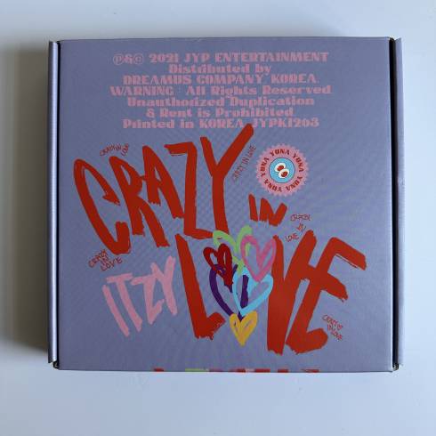 ITZY YUNA SIGNED
1ST ALBUM 'CRAZY IN LOVE' YUNA VERSION