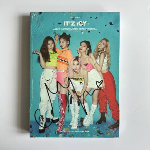 ITZY CHAERYEONG SIGNED
1ST MINI ALBUM 'ICY' - IT'Z VERSION