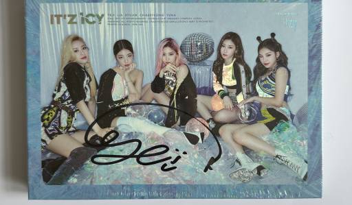 ITZY ITZ ICY - ICY YEJI SIGNED 