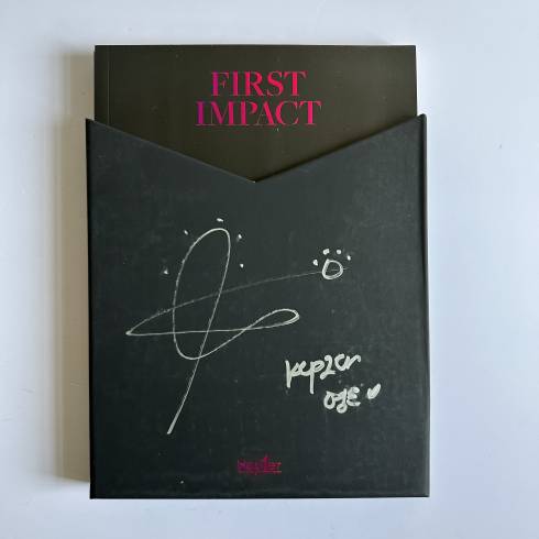 KEP1ER YOUNGEUN SIGNED
1ST MINI ALBUM 'FIRST IMPACT' - CONNECT 0 VERSION