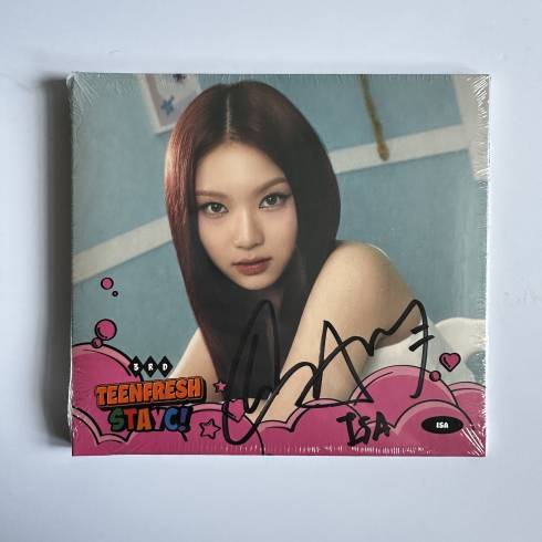 STAYC ISA SIGNED
3RD MINI ALBUM 'TEENFRESH' DIGIPAK - ISA VERSION
