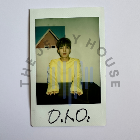 VANNER SUNGKOOK SIGNED
DEBUT ALBUM 'OVER THE WORLD' UNRELEASED POLAROID (V1)