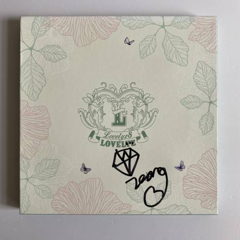 LOVELYZ SUJEONG SIGNED
1ST MINI ALBUM 'LOVELYZ8'