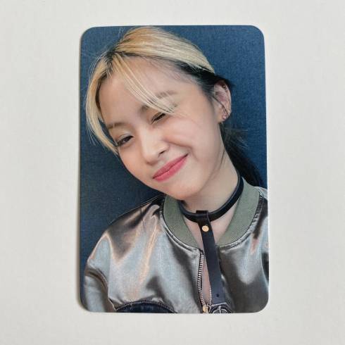 ITZY
1ST ALBUM 'CRAZY IN LOVE' SOUNDWAVE FAN SIGN VIDEO CALL EVENT PHOTOCARD - RYUJIN