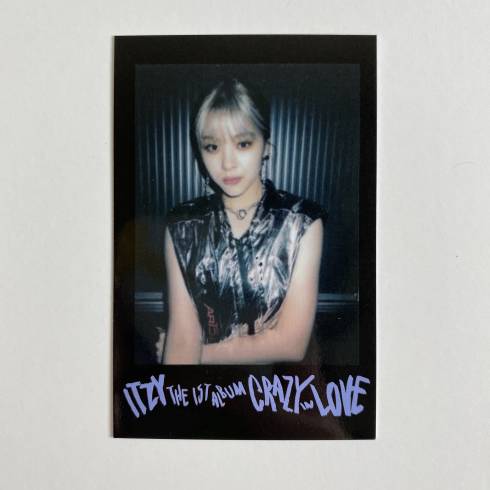 ITZY
1ST ALBUM 'CRAZY IN LOVE' SOUNDWAVE FAN SIGN VIDEO CALL EVENT POLAROID PHOTOCARD - RYUJIN