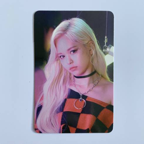 EVERGLOW 
1ST MINI ALBUM 'REMINISCENE' MMT EXCLUSIVE PHOTOCARD - E:U