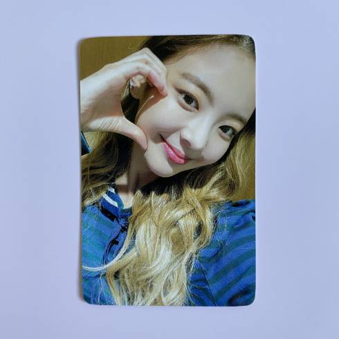 ITZY 
1ST ALBUM 'CRAZY IN LOVE' WITHDRAMA FAN SIGN VIDEO CALL EVENT 5 PHOTOCARD - LIA