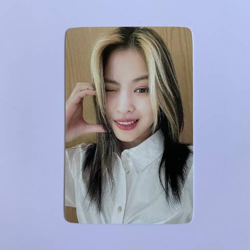 ITZY 
1ST ALBUM 'CRAZY IN LOVE' WITHDRAMA FAN SIGN VIDEO CALL EVENT 5 PHOTOCARD - RYUJIN