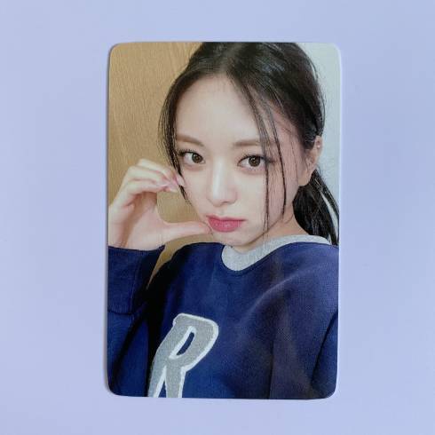 ITZY 
1ST ALBUM 'CRAZY IN LOVE' WITHDRAMA FAN SIGN VIDEO CALL EVENT 5 PHOTOCARD - YUNA
