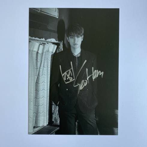 KNK SEOHAM SIGNED
'S/S COLLECTION' OFFICIAL NEW ALBUM PROJECT MINI POSTER (V2)