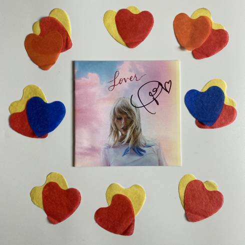 TAYLOR SWIFT SIGNED
'LOVER' SIGNED ALBUM BOOKLET + 'ME!' SEALED JEWEL CASE CD SET (V2)