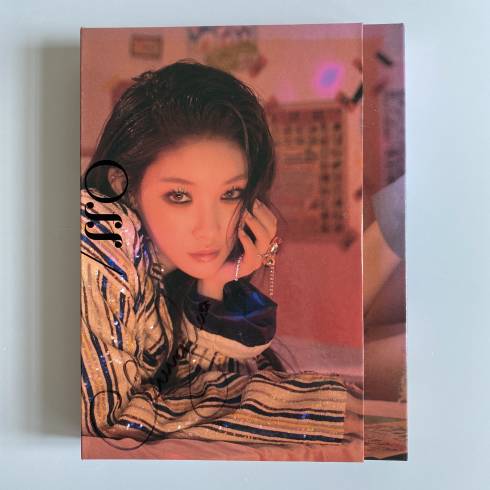 CHUNGHA SIGNED
2ND MINI ALBUM 'OFFSET' - OFF VERSION