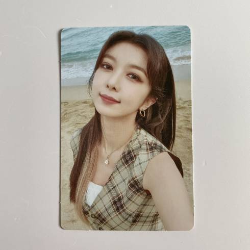 DREAMCATCHER
2ND SPECIAL ALBUM 'SUMMER HOLIDAY' NORMAL EDITION PHOTOCARD - DAMI