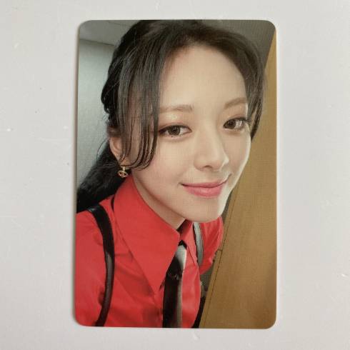 ITZY 
4TH MINI ALBUM 'GUESS WHO' WITHDRAMA FAN SIGN VIDEO CALL EVENT PHOTOCARD - YUNA