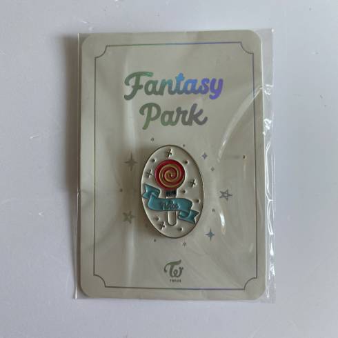 TWICE
'TWICELAND FANTASY PARK' 2ND TOUR OFFICIAL GOODS - BADGE C